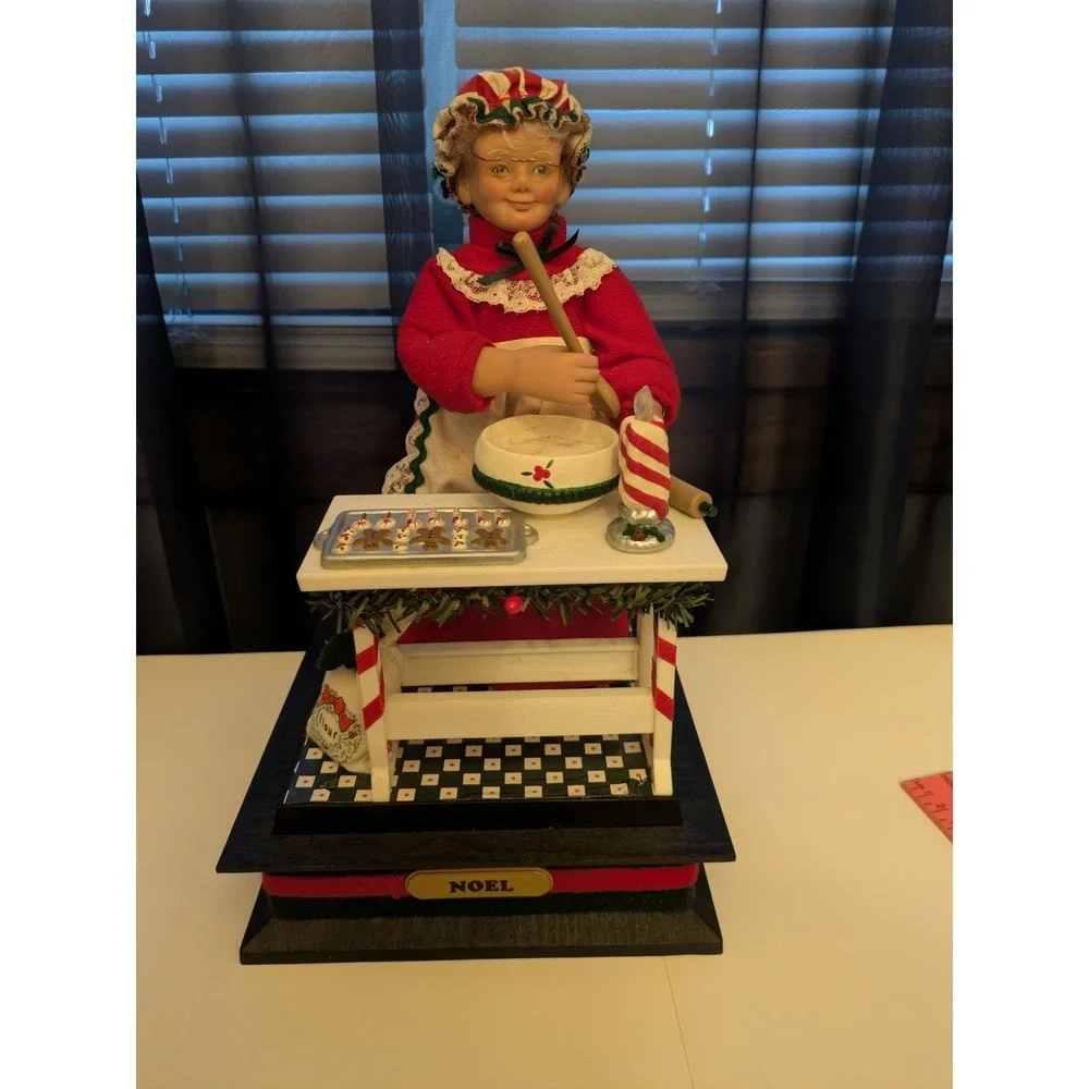 Christmas Mrs. Santa Claus Baking Cookies Holiday Creations. Musical Lighted Box